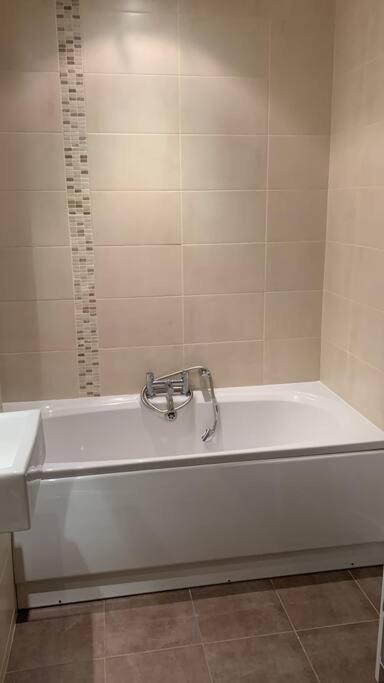 3 Bedroom Penthouse Apartment In Larne Exterior foto